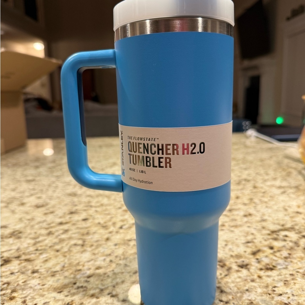 Stanley Blue Insulated Mug - Picture 2 of 3